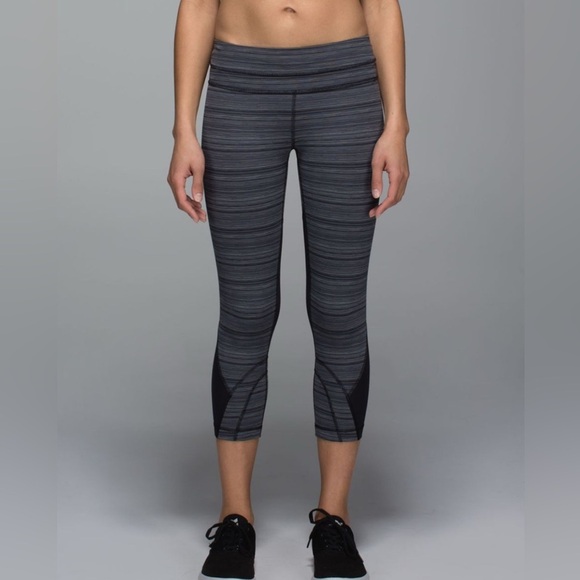 LULULEMON RUN INSPIRE CROP MESH CYBER STRIPE DEEP COAL BLACK 2 - Picture 1 of 9